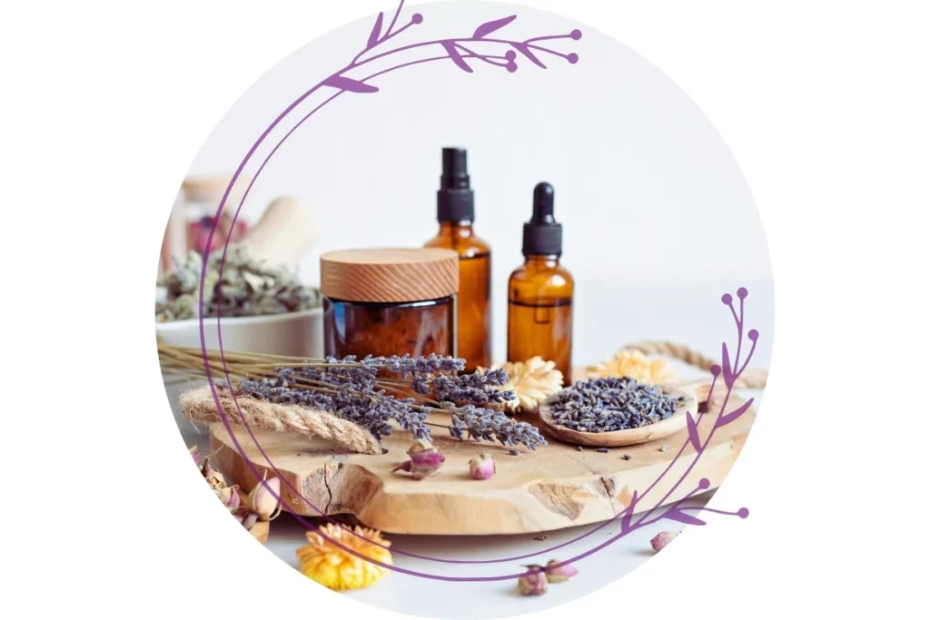Huile essentielle sur un plateau avec des fleurs séchées autour.
